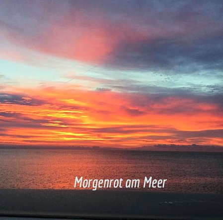 Morgenrot am Meer